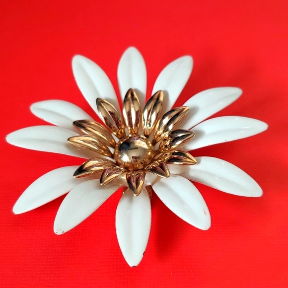 Sarah Coventry Vintage Flower Brooch Gold&White - Picture 8 of 8